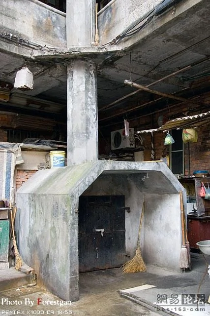 現實版「豬籠寨」：實拍上海奇特的居民住宅 