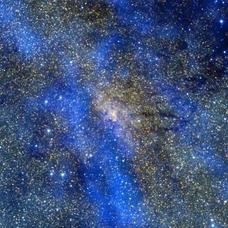 《国家地理》最新太空照 地球银河系分外夺目