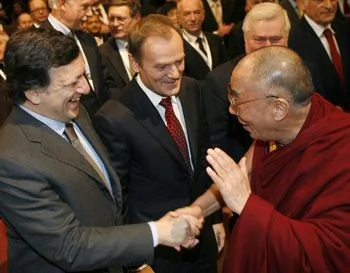 達賴喇嘛說「民主」的中國  能夠解決西藏問題 (Reuters)