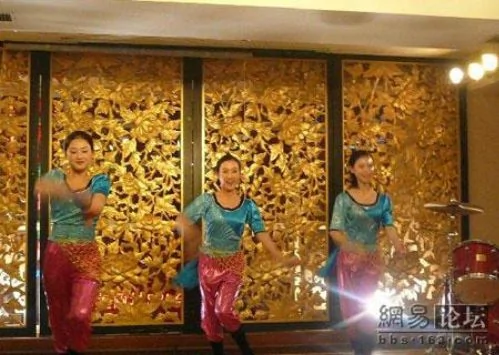 实拍：中国餐厅里“陪客”的朝鲜美女（组图）