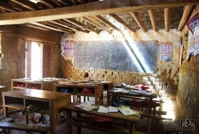 实拍：中国最富裕大省广东的一个乡村学校 
