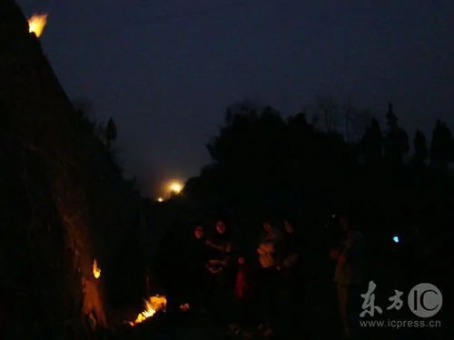 貴州一村寨神秘地下火燃燒近月 火勢愈加猛烈 