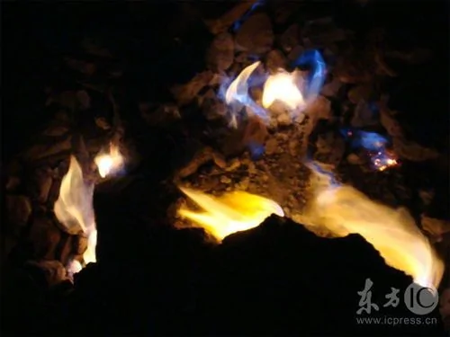 貴州一村寨神秘地下火燃燒近月 火勢愈加猛烈 