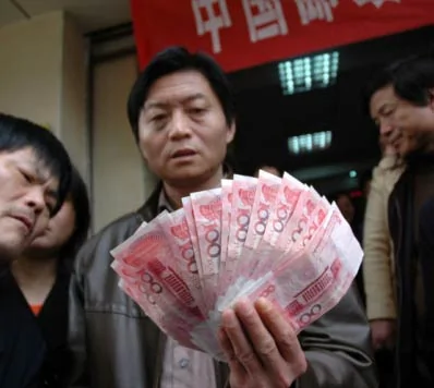 男子称从ATM机取出22张同号百元假钞(图)