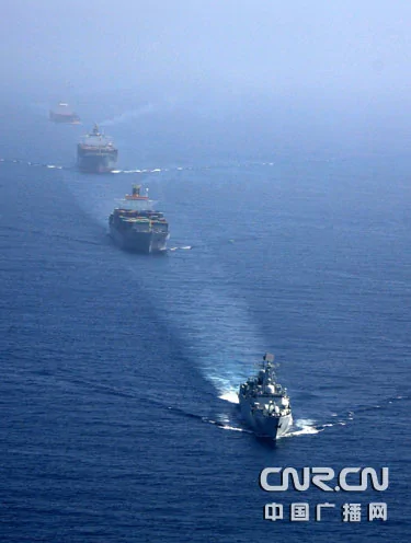 中國海軍護航艦隊將不明跟蹤潛艇逼出水面(圖)