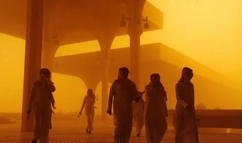 滚滚黄尘：沙特阿拉伯首都遭遇特大沙尘暴袭击