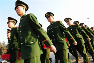 罗援少将谈中国建国六十周年盛大阅兵式的作用
