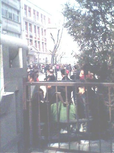 要生存天津市政府门口爆发大规模示威