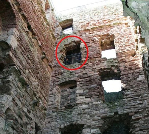 英科学家征集鬼魂照片 古堡中的妇女鬼魂照夺冠