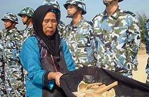 海南省三亚回民保卫古墓抗议强拆