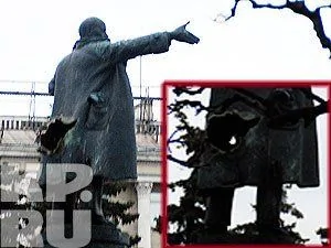 俄聖彼得堡列寧塑像被炸 嚴重被毀 