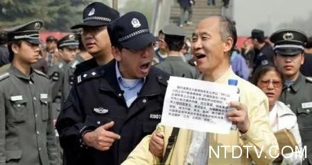 上海访民北大静坐声讨孙东东被拘（组图）