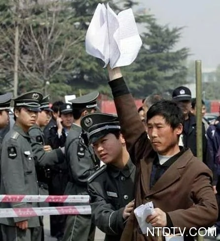 上海訪民北大靜坐聲討孫東東被拘（組圖）