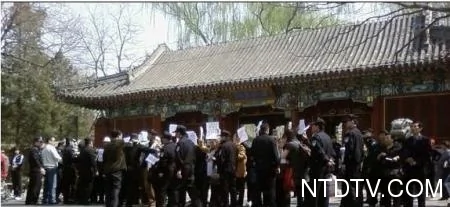 上海訪民北大靜坐聲討孫東東被拘（組圖）