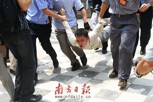 广州三元里发生劫持人质事件