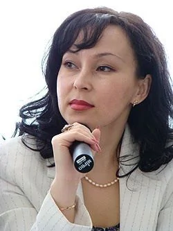 俄一大学美女校长“死而复活” 有身孕 