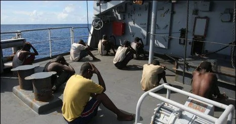 索馬利亞海盜「誤劫」法國飛彈護衛艦 11人被擒 