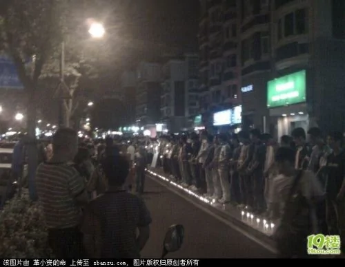 富家子弟飆車撞死浙大學生 近萬群眾街頭哀悼