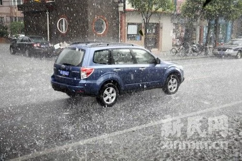 上海突遭强对流天气，持续半小时雨夹冰雹