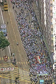 民陣宣佈：今日有 76000人上街，表達訴求。
路透社