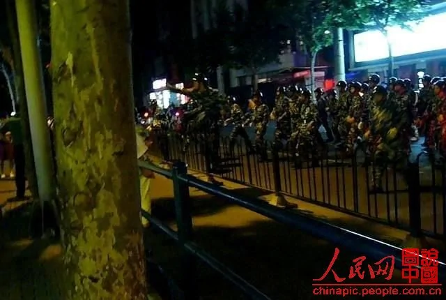 上海西宫城管暴力执法惹众怒
