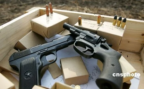 北京警方配發新型95式9毫米轉輪手槍