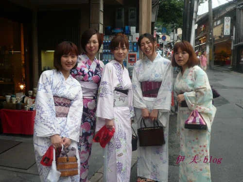 穿和服的日本妇女