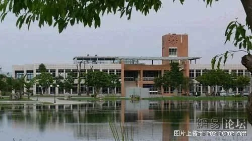 中國最奢侈學校和最貧寒學校