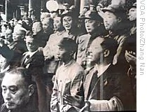 1949年10月1日李普(中，穿军装者)在天安门城楼上