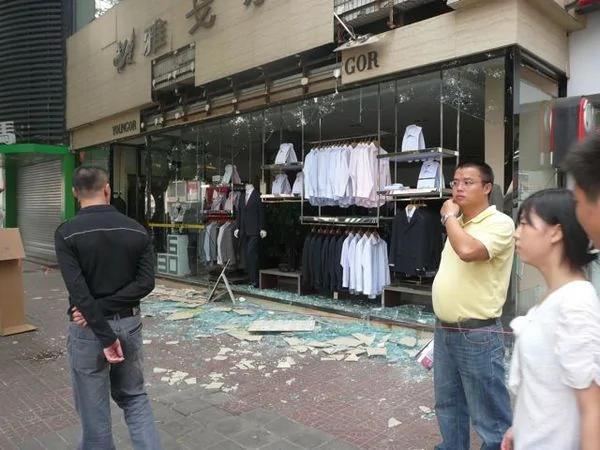 北京闹市区一新疆饭店发生爆炸（组图）