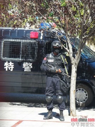 十一西藏街頭的蒙面特警