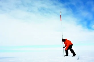 南极冰棚 50年塌10个