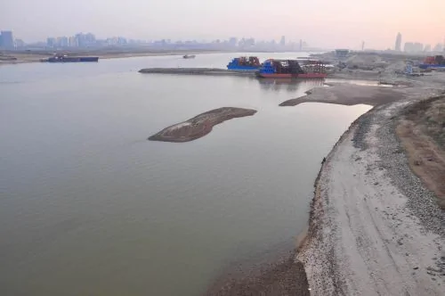 长江下游水位退至23年来最低点