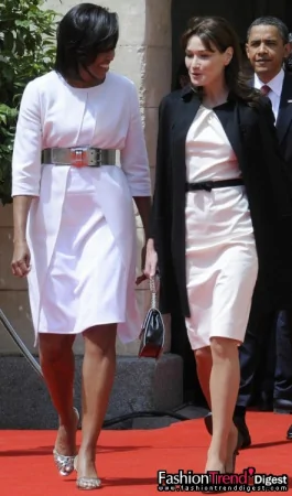 两位世界上最著名的第一夫人走在红毯上，就不说工作方面的能力，Michelle Obama在时尚方面也绝对不输于前超级名模的Carla Bruni。