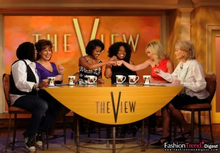 Michelle Obama曾在參加The View電視節目時提到了她那條醒目的太陽裙是購自White House/Black Market