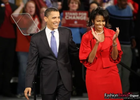 在「超級星期二」當天Michelle Obama一席大紅色Maria Pinto套裝伴隨在丈夫身邊
