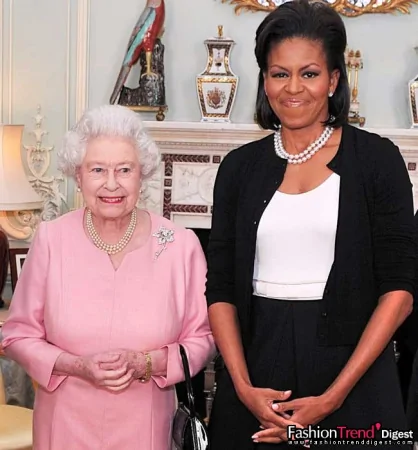 Michelle Obama在伦敦会见英国女王伊丽莎白