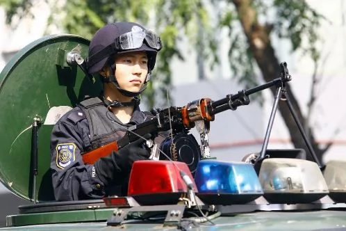 亚运年广东厚街500警力大规模武装巡逻震慑犯罪（组图）
