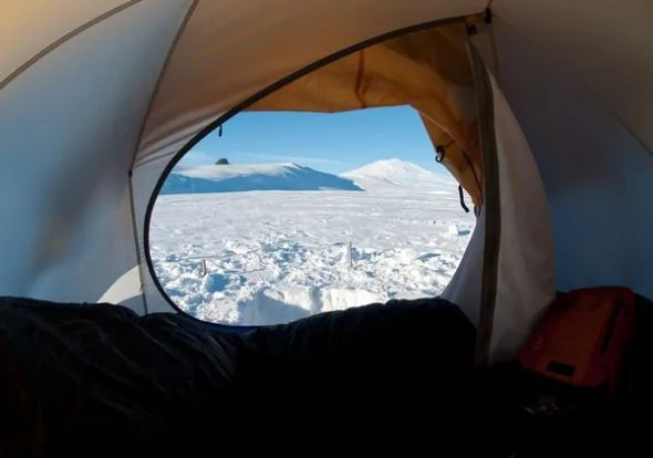 南极冰层深处鬼峰面纱揭开：山顶呈针刺状 