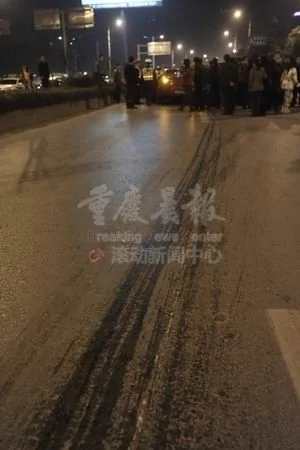 重庆惊现“140码”，女车主驾车将行人撞成两截，躲在深闺不见人