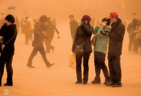 沙尘暴中的天安门广场
