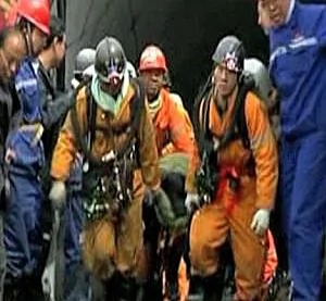 山西煤矿事故救援人员展开抢救