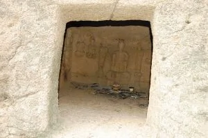 胶南发现1400年前石窟 曾有高人窟前修炼(组图)