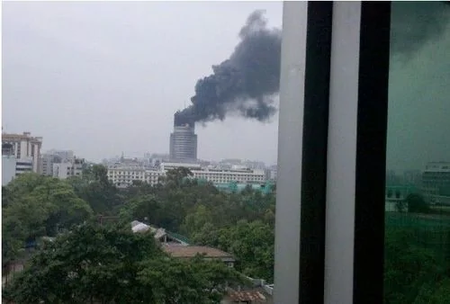 广东省电台顶楼突发大火 目前伤亡不明