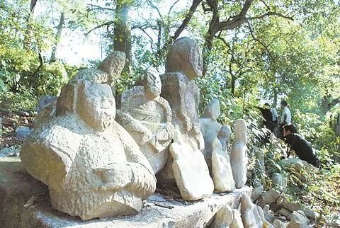 湖南發現規模超秦始皇兵馬俑古代石像群
