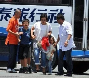 菲警方拒谈判怠救援 8名香港人质身亡