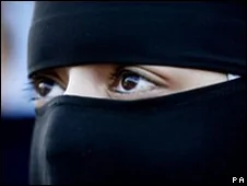澳大利亚法官令女证人取下伊斯兰面罩