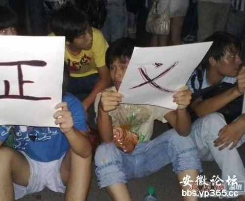 安庆学生今示威抗议---我们等的是真相