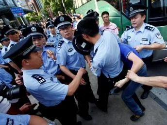 9.18上海日本領館附近警察逮捕抗日示威者2010
