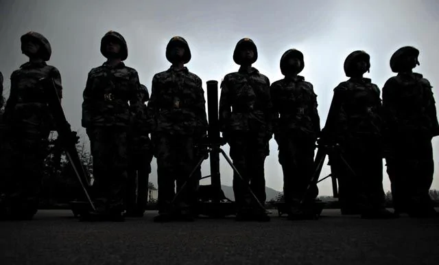 中國解放軍駐津巴布韋鑽石礦採血鑽,對闖入者殺無赦